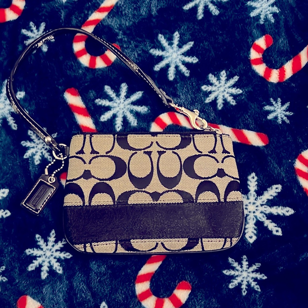 Wristles Coach Signature
